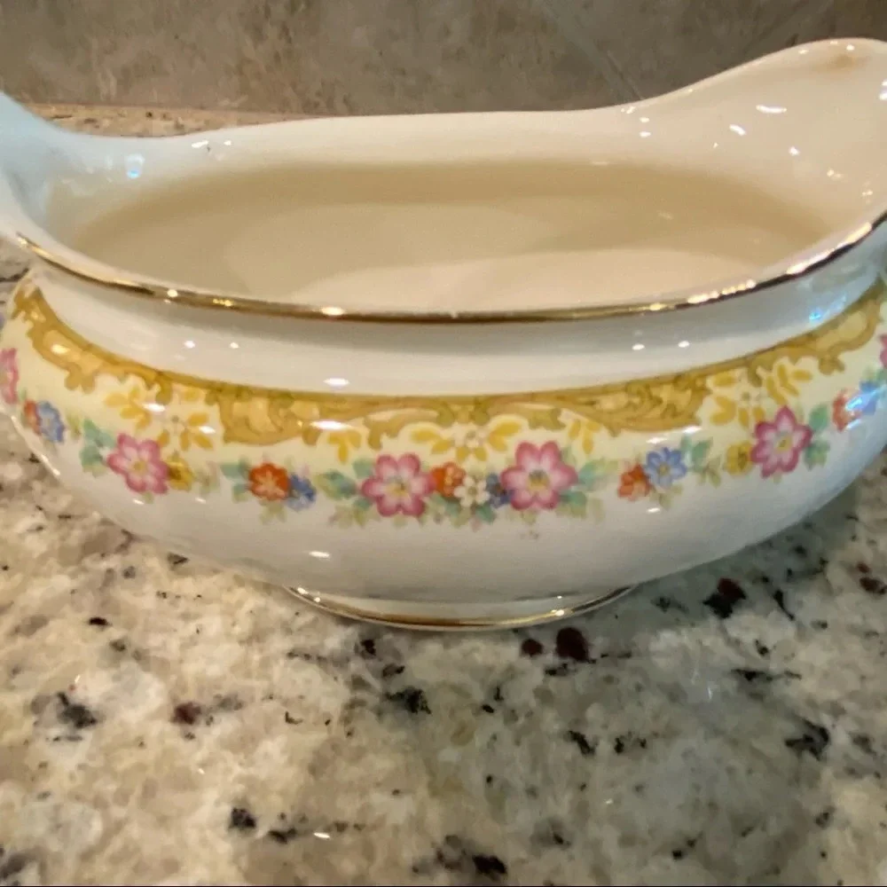Eggshell Nautilus Gravy Boat